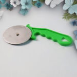 Pizza Cutter with plastic Handle - Image 4